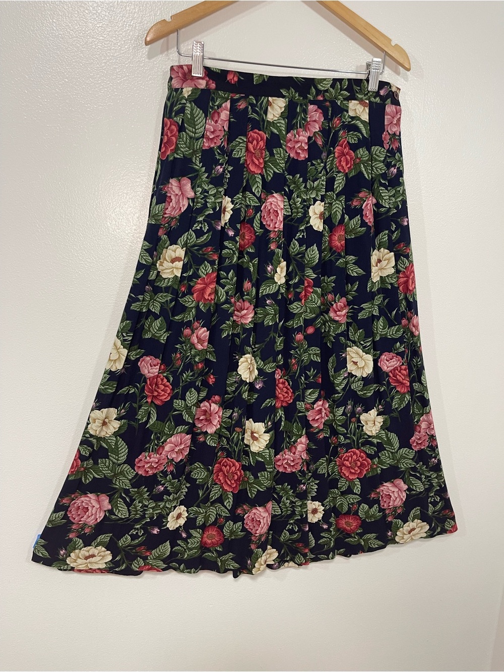 Vintage 90s Susan Bristol Dark Floral Pleated Rayon Maxi Skirt with Pockets - 10